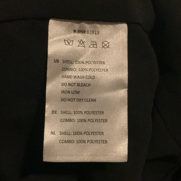 XS NWT Cooper & Ella cutout geometric style cold shoulder black blouse - Picture 6 of 6